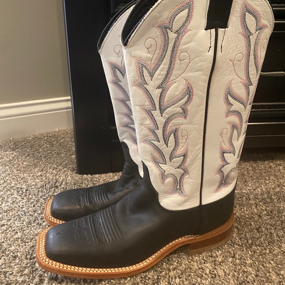 Justin boots like new!!! Size 9